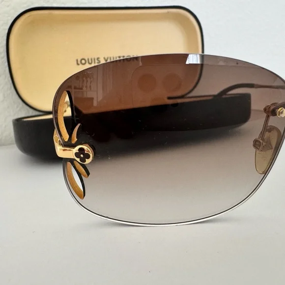 Louis Vuitton Sexy Sunglasses - Picture 5 of 15